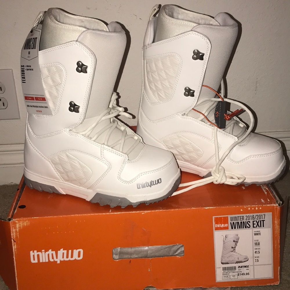 WMNS EXIT thirty-two snowboarding boots